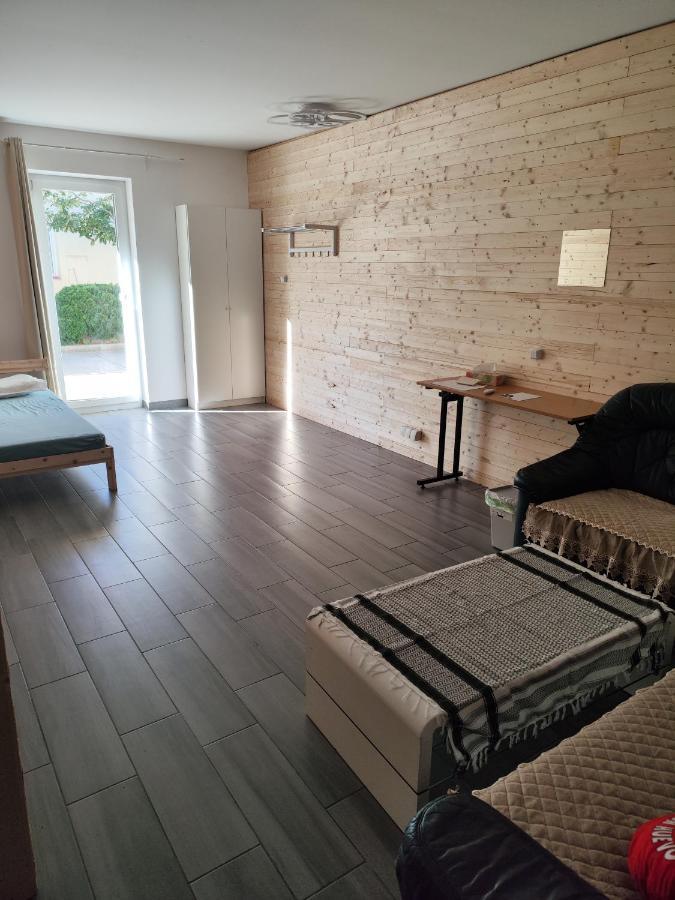וינה Erdgeschoss Wohnung Nahe Flughafen מראה חיצוני תמונה